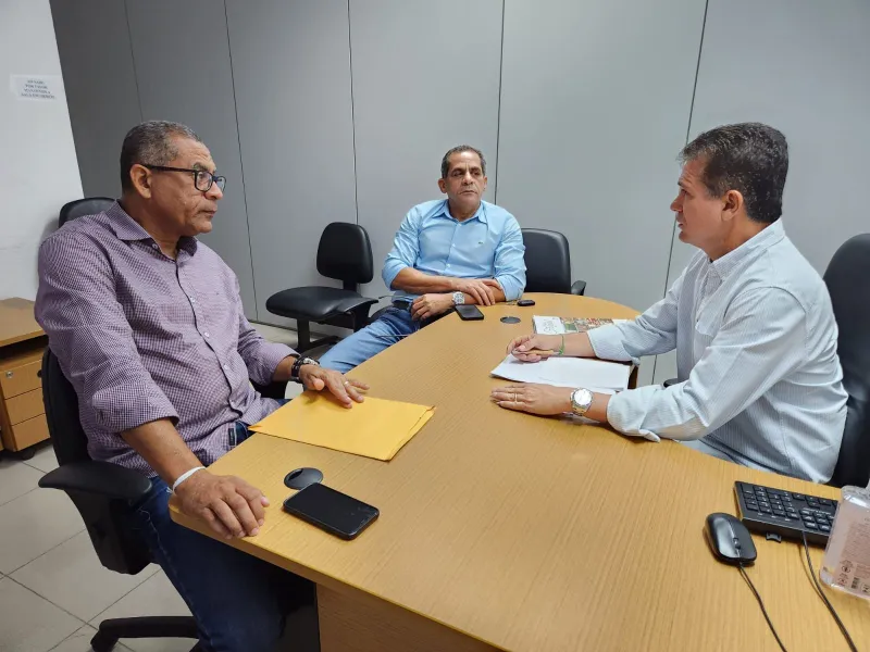 Prefeito Ivan Almeida se reúne com o Deputado Estadual Eduardo Salles e anuncia construção do Estádio Municipal