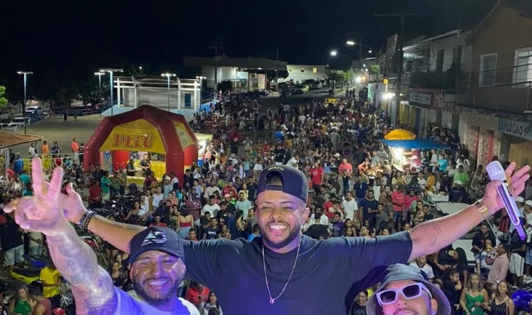 Arrastão do Ricck atrae multidão, festa, alegria e diversão marcou o evento em Wagner BA