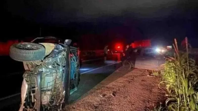Cantor Zé Neto sofre grave acidente de carro ao voltar de fazenda