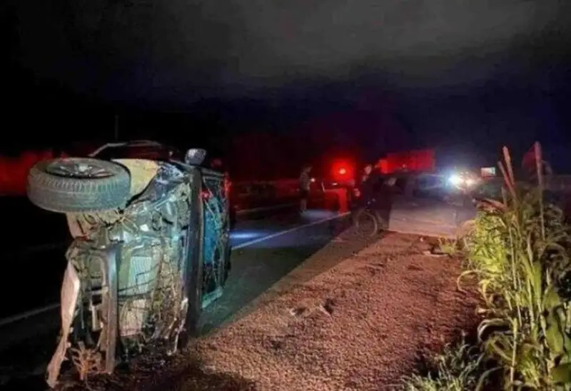 Cantor Zé Neto sofre grave acidente de carro ao voltar de fazenda