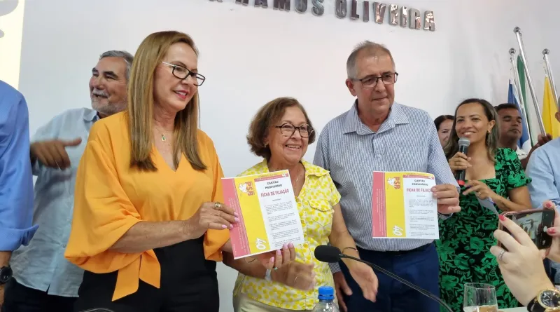 Prefeita de Mucugê, Ana Medrado e o Prefeito de Itaetê, Zenildo Matos, se filia ao PSB durante evento em Mucugê, na Chapada Diamantina