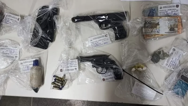 Homem é preso com armas de fogo e drogas na região de Irecê