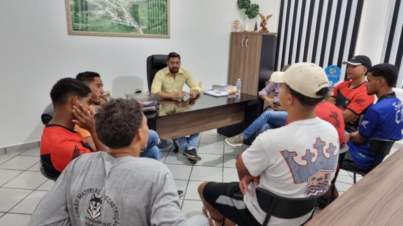 Prefeito de Ibiquera, Cézar Almeida, se reúne com jovens para discutir segurança no esporte do grau e anuncia evento para julho