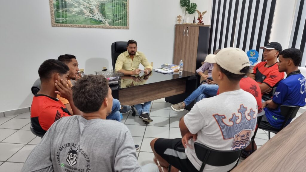 Prefeito de Ibiquera, Cézar Almeida, se reúne com jovens para discutir segurança no esporte do grau e anuncia evento para julho