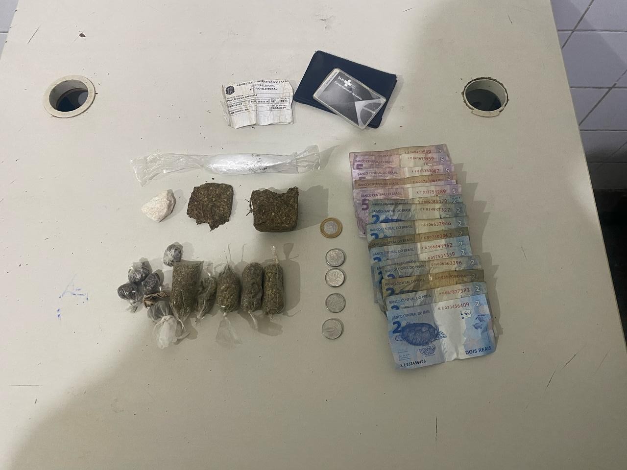 Polícia Militar apreende drogas e prende suspeito de tráfico em Lajedinho – BA