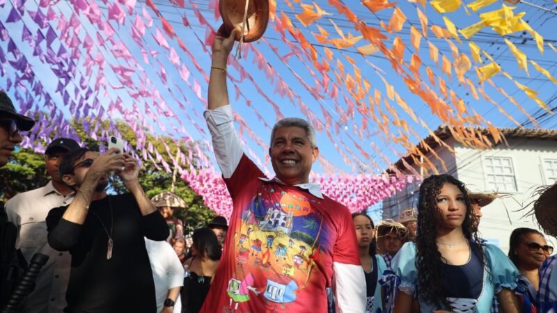 Em Mucugê, governador entrega aeródromo e acompanha festejos de São João