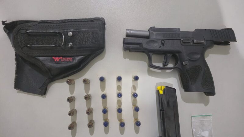 Polícia Militar apreende arma de fogo e droga durante patrulhamento em Seabra