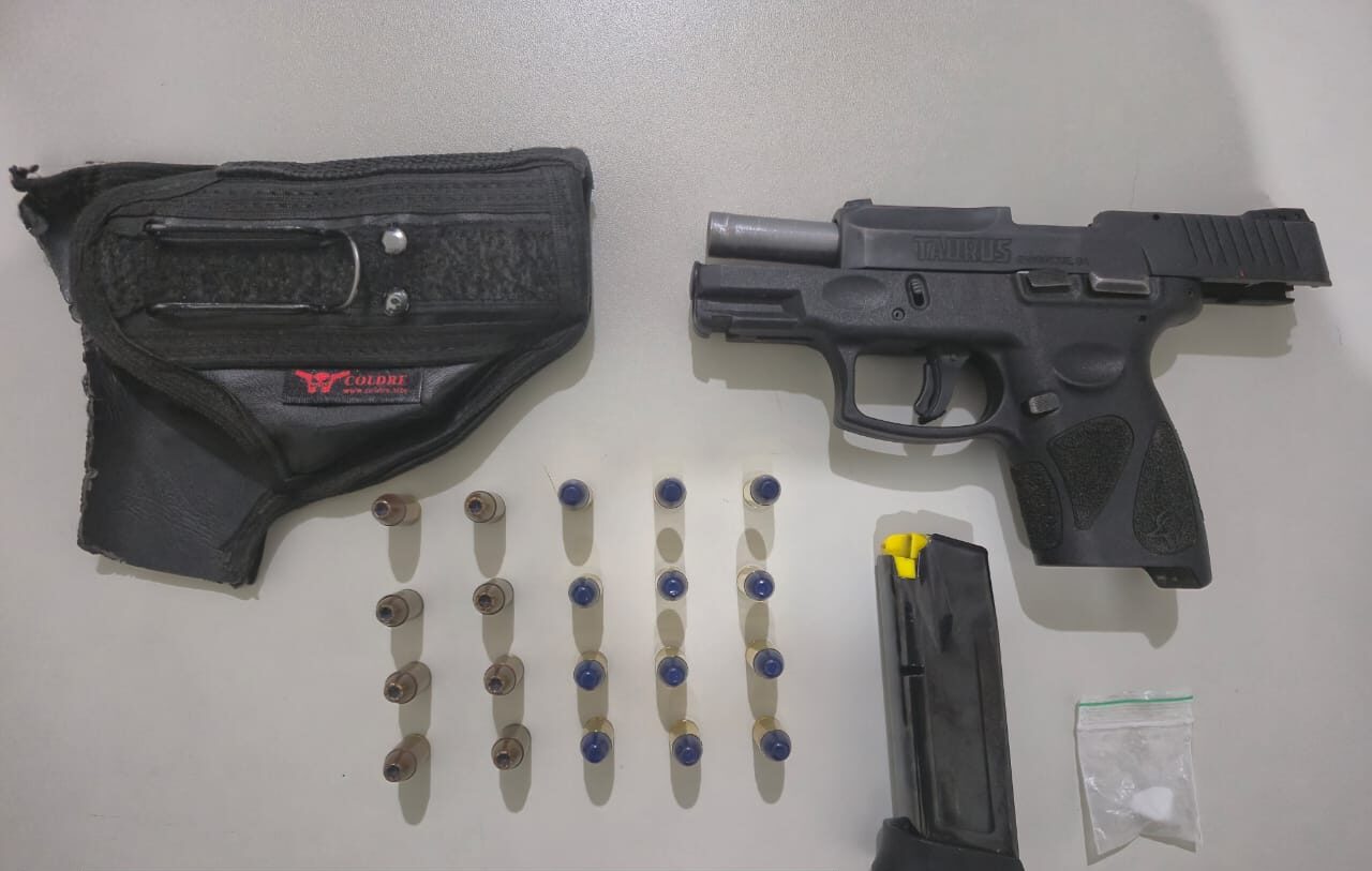 Polícia Militar apreende arma de fogo e droga durante patrulhamento em Seabra