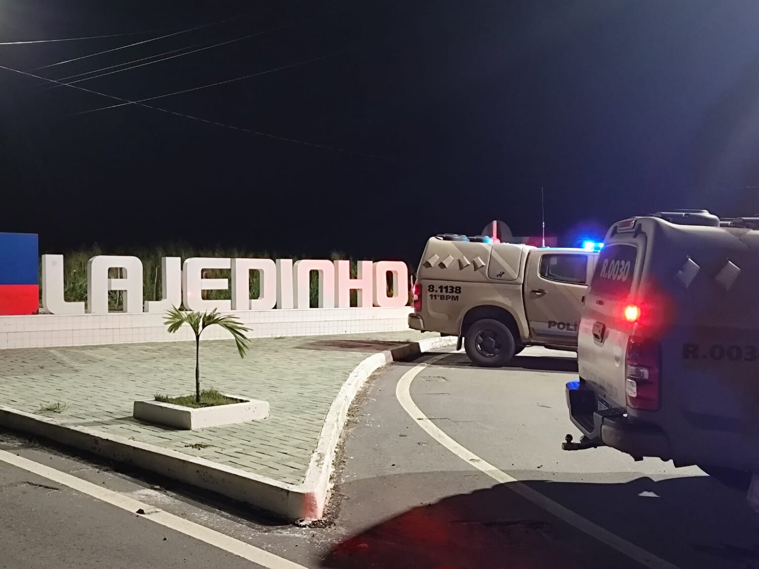 Polícia Militar desarticula ponto de tráfico na zona rural de Lajedinho e aprende armas, drogas e dinheiro
