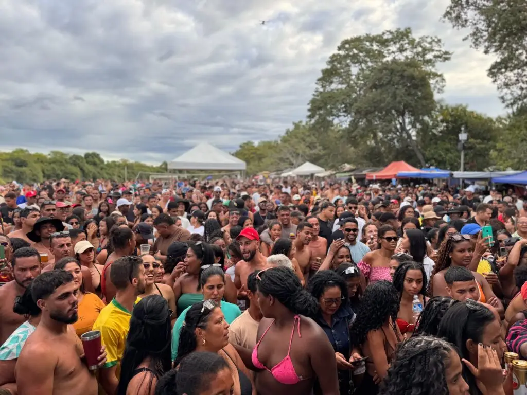 Com estrutura ampliada e público expressivo, Carnaperuca 2026 consolida Nova Redenção como destaque do verão da Chapada Diamantina