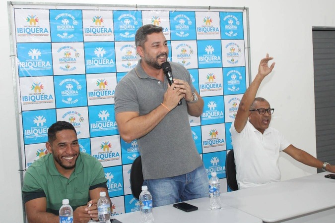 Prefeitura de Ibiquera entrega uniformes completos às equipes do Campeonato Municipal de Futebol 2026