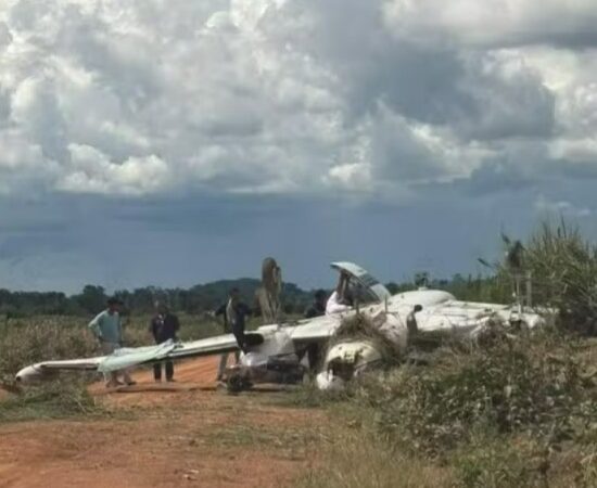 Avião que buscava paciente de UTI cai com médico e enfermeira a bordo em MT
