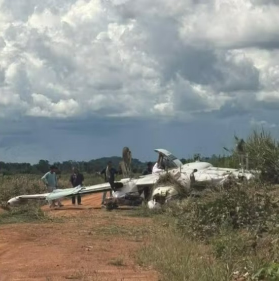 Avião que buscava paciente de UTI cai com médico e enfermeira a bordo em MT