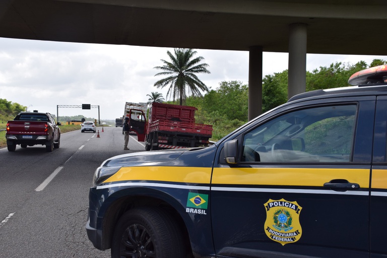 PRF apreende mais de 100 comprimidos de anfetaminas na BR-242, em Itaberaba (BA)
