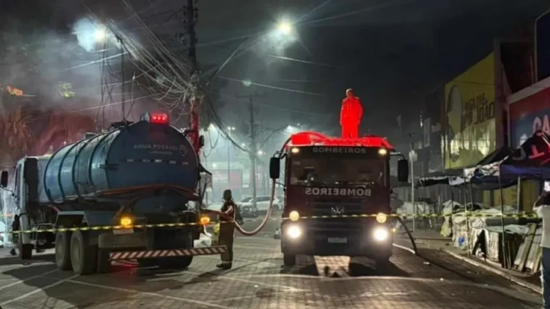 Incêndio de grandes proporções atinge loja de eletrodomésticos em Feira de Santana