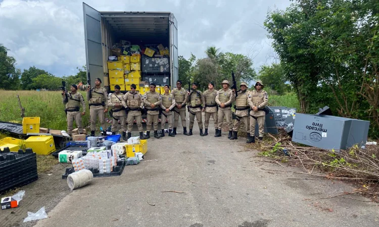 Carreta roubada na Chapada Diamantina é localizada após ação policial em Nazaré