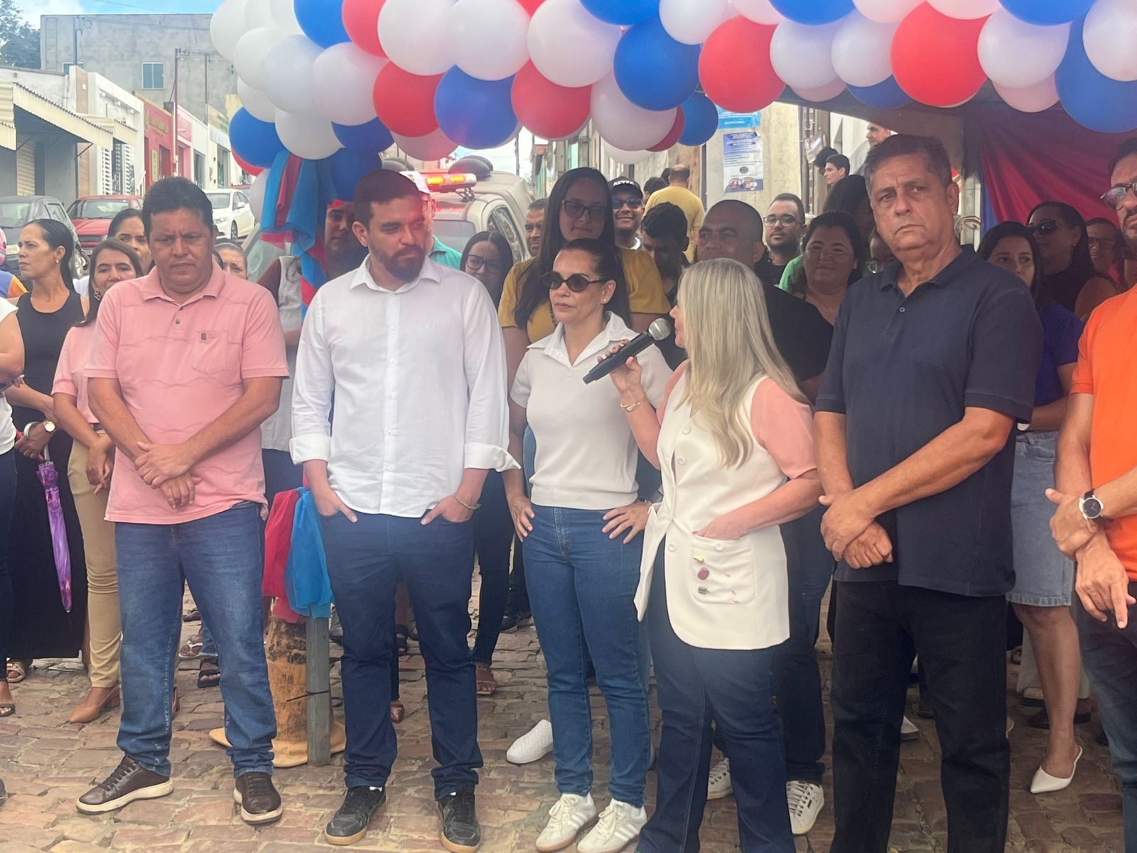 Deputada Ivana Bastos faz entrega de ambulância no município de Wagner