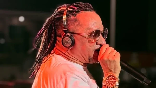 Cantor de pagode Kinho do Rodo morre após passar mal na Bahia