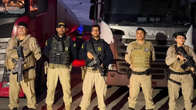 PM recupera caminhão-tanque roubado e frustra tentativa de transbordo de combustível na BR-242