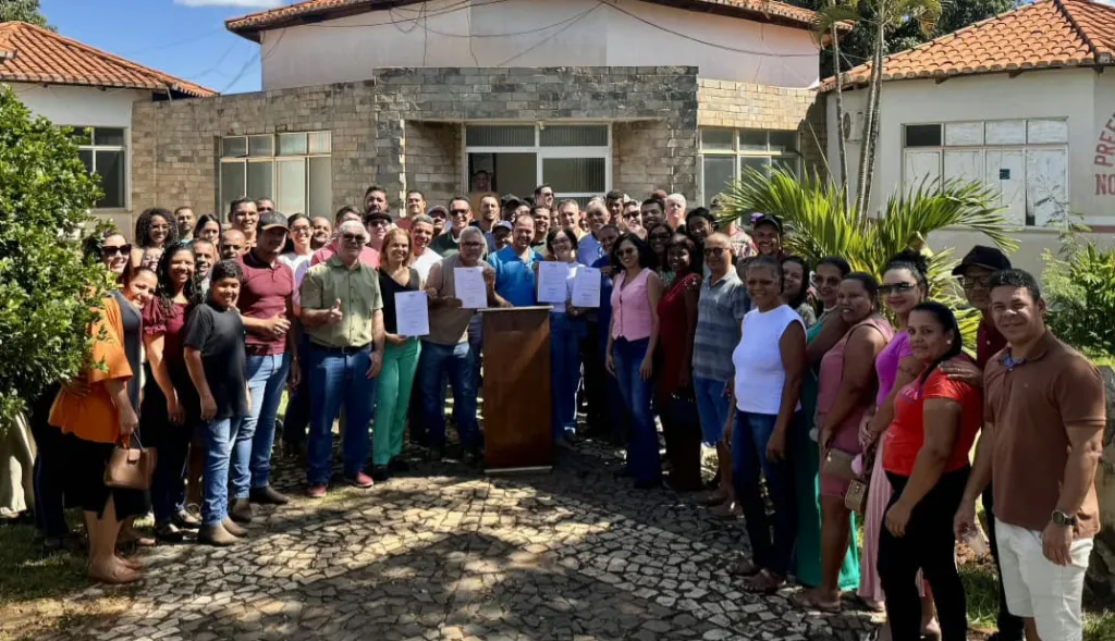 Prefeito Ademar Martins assina ordens de serviço para importantes obras em Nova Redenção