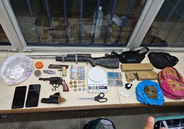Polícia Militar apreende arma de fogo, drogas e prende suspeito por tráfico em Jacobina