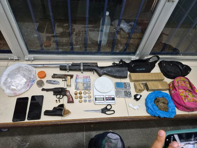 Polícia Militar apreende arma de fogo, drogas e prende suspeito por tráfico em Jacobina