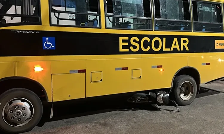 Motociclista morre após colisão com ônibus escolar em Guanambi