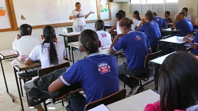 Bahia tem 46,8% dos alunos do ensino médio no nível abaixo do básico em aprendizagem, indica levantamento