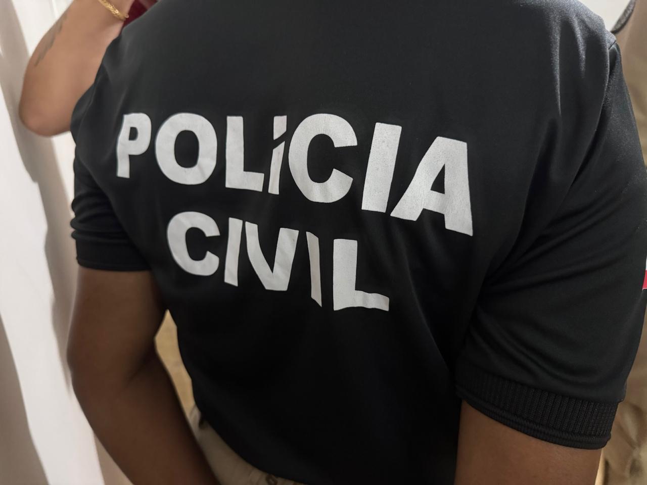 PM apreende pistola e drogas durante ação policial em Seabra