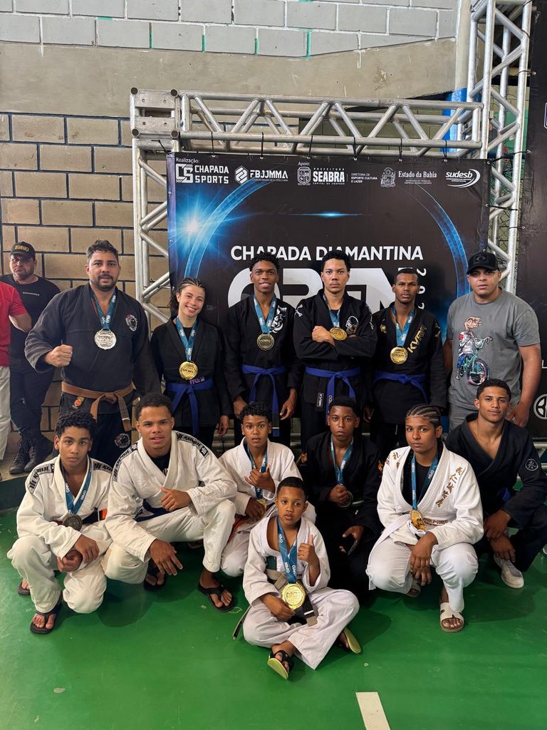 Atletas de Ibiquera brilham no Jiu-Jitsu e conquistam 11 medalhas no Chapada Diamantina Open, em Seabra