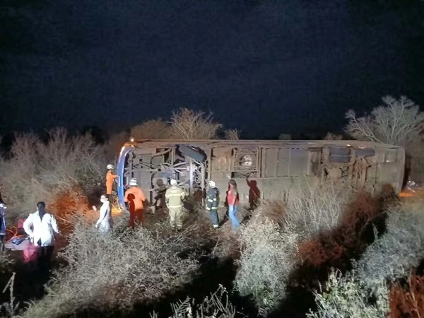 Acidente com ônibus deixa sete mortos e pelo menos 13 feridos na região da Chapada Diamantina