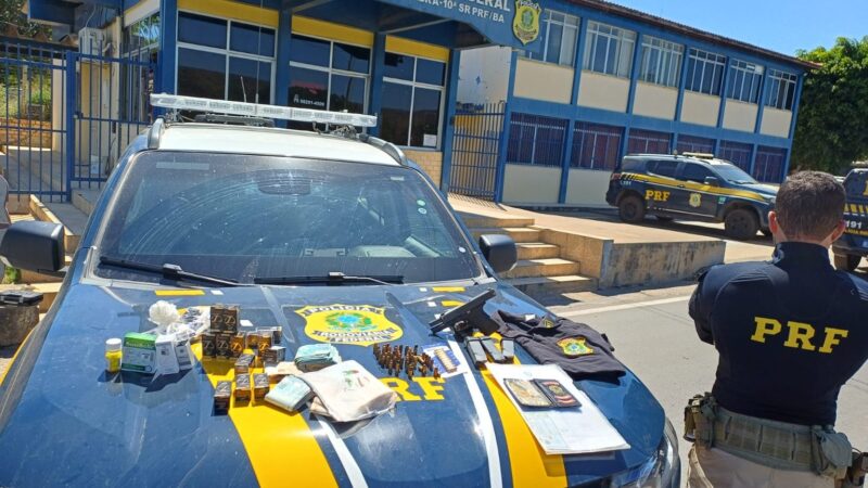 PRF apreende arma de fogo, anabolizantes ilícitos, eletrônicos e mais de R$ 19 mil em espécie na BR-242, em Palmeiras (BA)